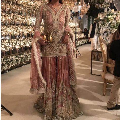 Walima Dresses Pakistani For Sisters, Walima Dresses Pakistani, Gowns Aesthetic, Walima Dress, Designer Kurti Patterns, Nikkah Dress, Bridal Dresses Pakistan, Sister Outfits, Pakistani Fancy Dresses