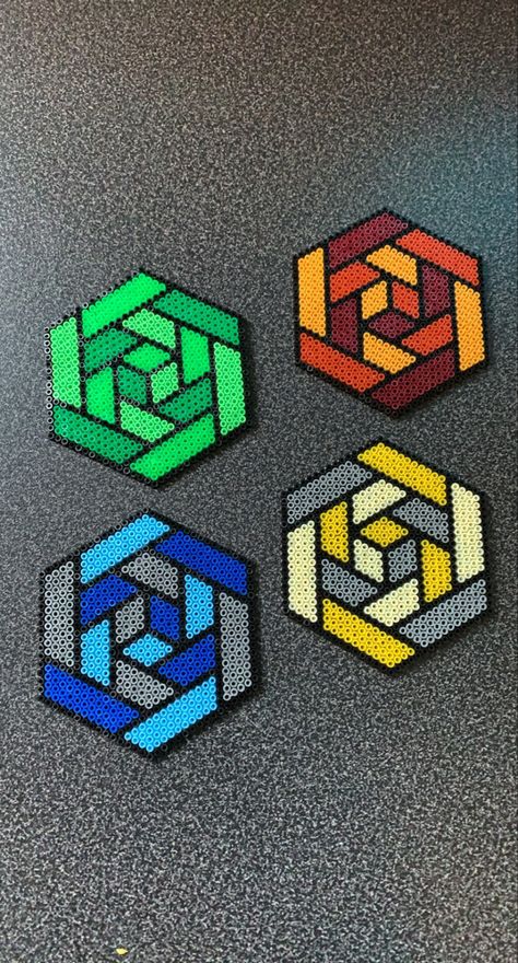 Octagon Perler Bead Patterns, Hexagon Perler Bead Patterns, Fuse Beads Ideas, Perler Bead Coasters, Hama Beads Coasters, Hamma Beads Ideas, Easy Perler Bead Patterns, Pearl Beads Pattern, Easy Perler Beads Ideas