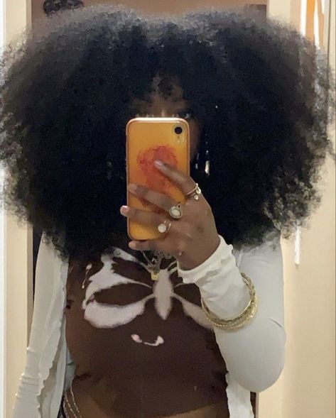 From Frizz to Fabulous: Tips for Perfect Afro Curls Long Natural Hair Aesthetic, Long 4c Hair Aesthetic, Long Coily Hair, 4c Hair Aesthetic, 4b Afro, Natural Hair Aesthetic, Long Afro Hair, Big Curly Afro, Big Afro Hair