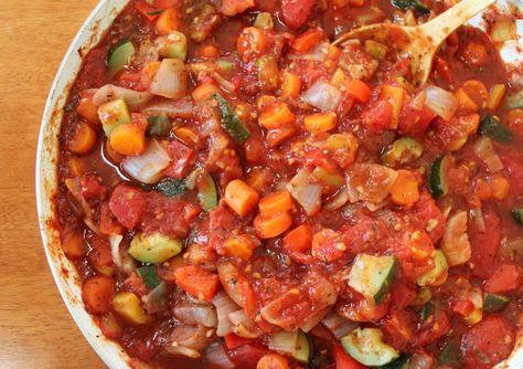 Vegetable Tomato Sauce, Canned Spaghetti Sauce, Vegetable Spaghetti, Easy Tomato Sauce, Make Pasta, Homemade Spaghetti Sauce, Fresh Tomato Sauce, Garden Vegetable, Tomato Sauce Recipe