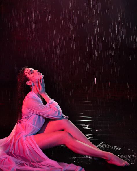 Rain Fashion Shoot, Dark Fashion Photography, Rainy Photoshoot, Rainy Photography, Rain Room, Rainy Day Photography, Boudiour Poses, Rain Fashion, Bday Shoot