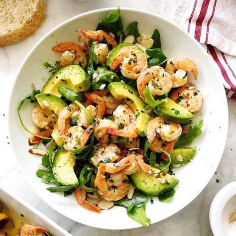 Citrus Shrimp and Avocado Salad  By @fitfoodiefinds ~ Use some of the citrus sauce from the shrimp as a double duty dressing. Or, if you… Zinc Foods, Citrus Shrimp, Shrimp Avocado Salad, Popular Diets, Foodie Crush, Shrimp Salad, Idee Pasto Sano, Avocado Salad, Shrimp Recipes