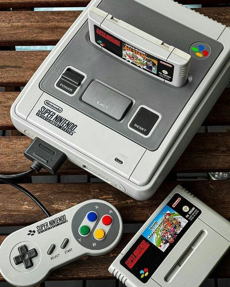 Old Game Consoles, Old Nintendo, Retro Games Wallpaper, Abi Motto, Retro Games Room, Nintendo Sega, Nintendo Entertainment System, Old Technology, Retro Gadgets