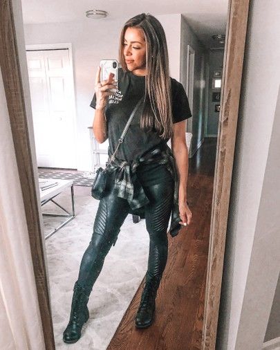 Moto Leather Leggings Outfit, Leather Leggings Outfit Rock Concert, How To Style Moto Leggings, Moto Leggings Outfit Winter, Motto Leggings Outfit, Biker Leggings Outfit, Black Moto Leggings Outfit, Moto Pants Outfit, Plus Size Leather Leggings Outfit