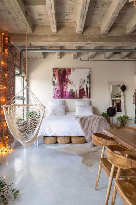 Small book-filled loft in downtown Los Angeles offers a magical aesthetic Industrial Decor Bedroom, Urban Industrial Decor, Rustic Brick, Vintage Loft, Downtown Lofts, Loft Interior, Urban Decor, Industrial Bedroom, Vintage Industrial Decor