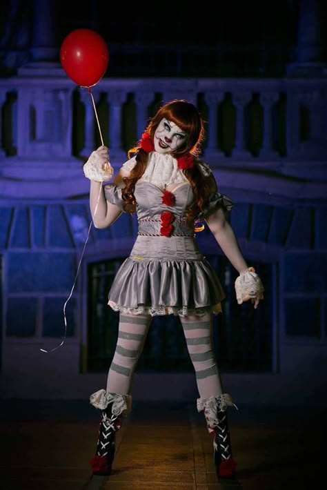 Pennywise (Female Ver.) from it Pennywise Female, It Chapter One, Pennywise Halloween Costume, Pennywise Cosplay, Circus Halloween Costumes, Pennywise Halloween, Clown Costume Women, Chucky Horror Movie, Creepy Halloween Costumes