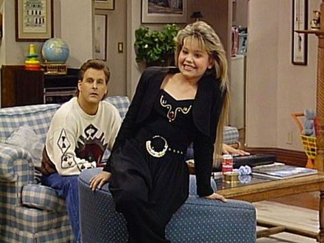 10 Style Tips You Should Steal From D.J. Tanner Right Now — PHOTOS Dj Tanner Outfit, Full House Tv Show, Dj Tanner, Cameron Bure, Fuller House, Candace Cameron, Candace Cameron Bure, House Clothes, Full House