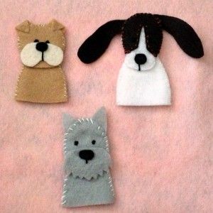 Puppy Finger Puppets {Felt With Love Designs} Dog Finger Puppet, Pochette Portable, Finger Puppet Patterns, Felt Puppets, Puppets Diy, Felt Bookmark, Felt Finger Puppets, Puppet Patterns, Puppet Crafts