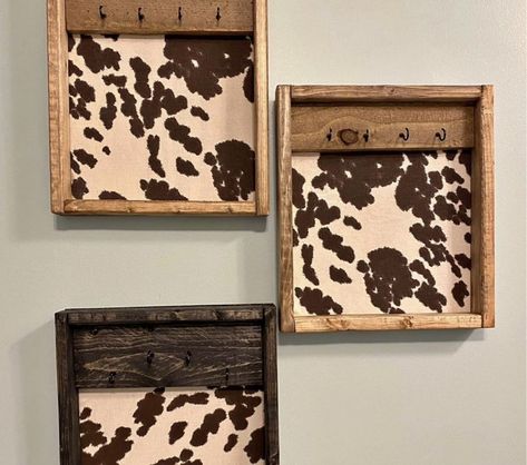 Cowhide Jewelry Holder, Country Western Craft Ideas, Wood Western Decor, Cowhide Projects Ideas, Western Hanging Decor, Western Boho Diy Decor, Cow Print Wall Decor, Western Craft Fair Display, Western Dollar Tree Diy