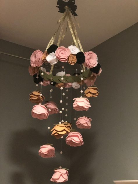 Beauty And The Beast Nursery, Diy Baby Mobile Girl, Roses Nursery, Felt Flower Mobile, Mobile Garden, Nylon Flowers, Baby Kicking, Flower Mobile, Flower Chandelier