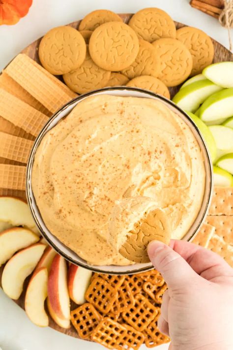 Pumpkin Finger Food, Pumpkin Baby Shower Desserts, Munchie Ideas, Thanksgiving Bunco, Pumpkin Pie Cheesecake Dip, Pie And Chips, Pumpkin Dip Recipe, Pumpkin Cheesecake Dip, Chocolate Chip Dip