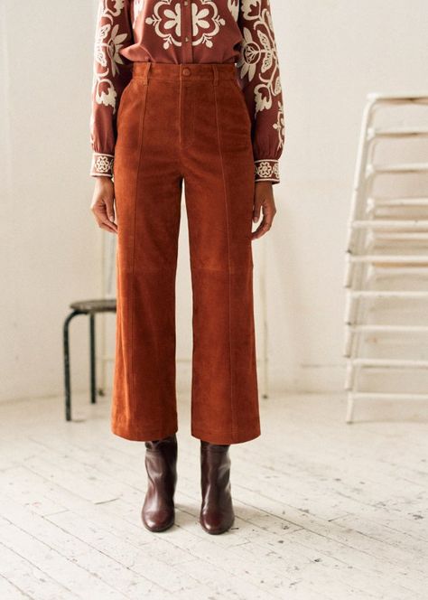 Damiano Trousers - Chestnut  - Goat leather - Sézane Sezane Pants, Suede Pants, Fall Pants, Trouser Outfit, Denim T Shirt, Suede Dress, Thrift Fashion, Hipster Outfits, Straight Trousers