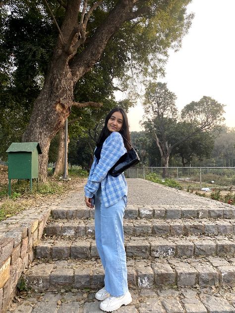 Poses In Wide Leg Jeans, All Blue Outfit, Camera Silhouette, Wide Leg Jeans Outfits, Casual Ootd, Casual College Outfits, Indian Dresses Traditional, Jeans Outfits, Standing Poses