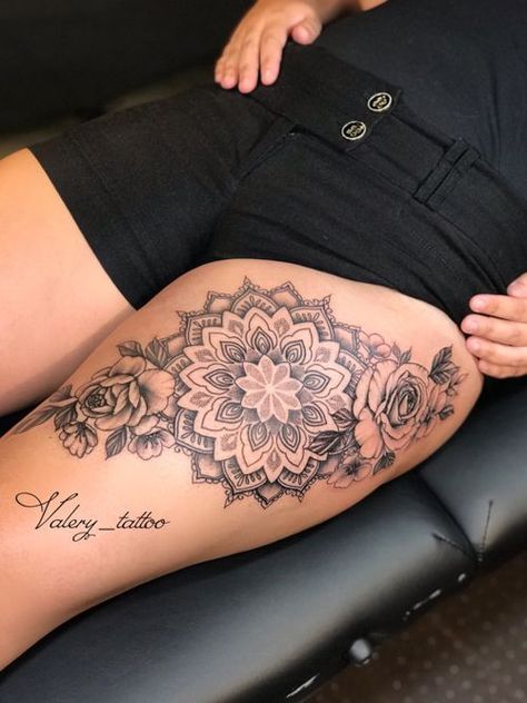 Tattoo Bein Frau, Mandala Hip Tattoo, Front Thigh Tattoos, Tato Mandala, Mandala Thigh Tattoo, Flower Hip Tattoos, Side Thigh Tattoos, Artsy Tattoos, Stomach Tattoos Women