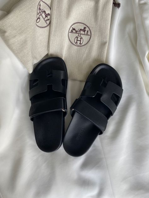 #hermes #sandals Hermes Sandals, Cute Couple Outfits, Sandals Outfit, House Of Cb, Couple Outfits, Look At Me, Lab, Summer Outfits, Slippers