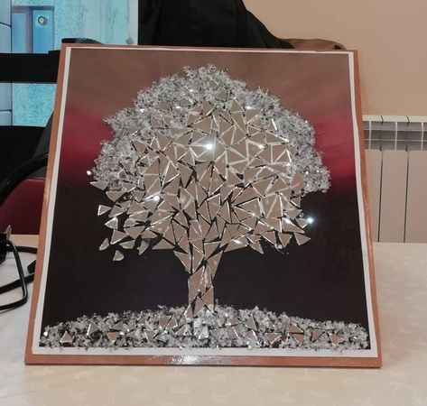 Crushed Mirror Art, Mirror Shards Art, Mirror Pieces Art, Mirror Artwork Ideas, Mosaic Mirrors Ideas Diy, Glass Mosaic Art Ideas, Mirror Mosaic Art Ideas, Mosaic Mirror Art, Diy Broken Mirror Ideas