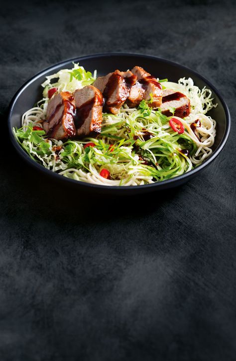 Duck Dishes, Spanish Pork, Duck Salad, Asian Salad Recipe, Char Siu Pork, Soba Noodles Salad, Pork Noodles, Workout Meal Plan, Pork Fillet