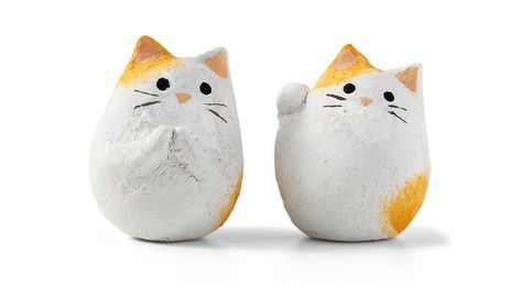 fortune-cat-rice-crackers-felissimo-japan-11 Ceramic Cats, Cat Cookies, Fortune Cookies, Tiny Cats, Paper Mache Art, Tiny Kitten, Japanese Craft, Cat Themed, Clay Animals