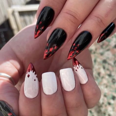 Vampire Nails Designs, Fang Nails, Fun Halloween Nails, Vampire Nails, Deco Nails, Gothic Nails, Goth Nails, Nails Aesthetic, Halloween Nail