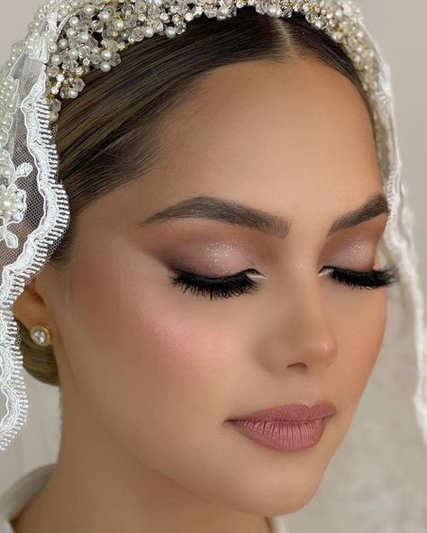 Bride Makeup Brown Eyes, Bride Makeup Natural, Glam Bride Makeup, Makeup For Small Eyes, Quinceanera Makeup, Wedding Makeup Bride, Wedding Eye Makeup, Glam Wedding Makeup, Wedding Makeup For Brown Eyes