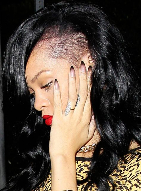 Rihanna Nailing It!!! Rihanna Nails, Black Ombre Nails, Nails 2015, Black Stiletto Nails, Ombre Manicure, Celebrity Nails, Claw Nails, Black Ombre, Super Nails