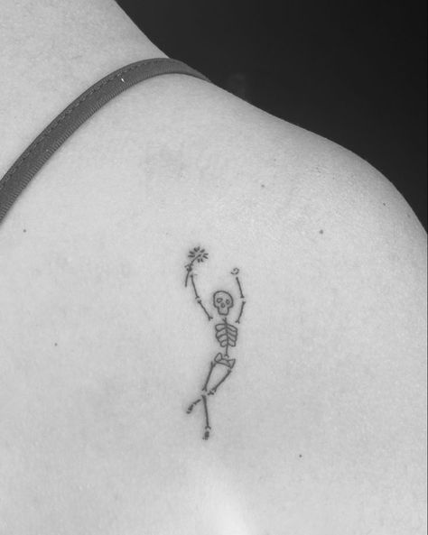 pinterest: hezzprice Cute Small Skeleton Tattoos, Skeleton Small Tattoo, Tiny Skeleton Tattoo Simple, Skeleton Tattoo Minimalist, Skeleton Friend Tattoo, Aesthetic Small Tattoo Ideas, Human Outline Tattoo, Skeleton With Headphones Tattoo, Skeleton Minimalist Tattoo