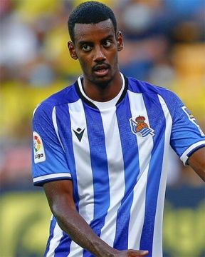 Alexander Isak Girlfriend Alexander Isak, India People, Newcastle United, Marital Status, Business Insider, Borussia Dortmund, One Team, Net Worth, Football Players