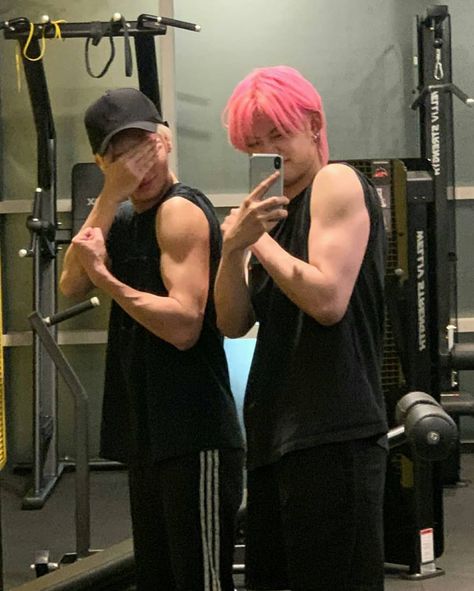 6,775 Likes, 26 Comments - YEONJUN 연준 TXT (@yeonjun.txtz) on Instagram: “Last pumping (session) with my workout mate Taehyun on the day before the comeback…” Kpop Anime, 17 Kpop, Choi Daniel, 웃긴 사진, Fan Fiction, Kpop Guys, The Dream, Boyfriend Pictures, Kpop Groups