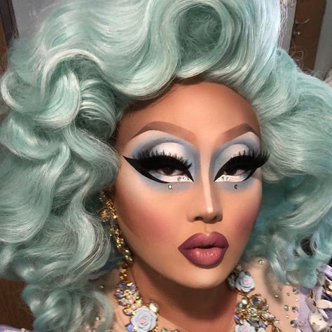 Drag Make-up, Drag Queen Makeup, Kim Chi, Drag Makeup, Queen Makeup, Makeup Class, Stage Makeup, Drag Queens, Makeup Designs