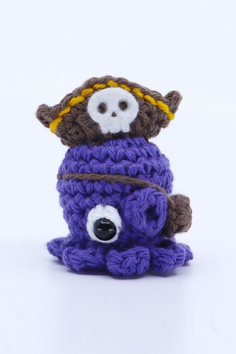 Yarrr!! This crocheted amigurumi pattern teaches you how to crochet an octopus and there's another free additional crochet pattern for a pirate hat and eye patch to add to any of your amigurumi! These crochet patterns are beginner friendly and include a free video tutorial to help out! Octopus Amigurumi Free Pattern, Crochet An Octopus, Crochet Pirate, Pirate Octopus, Octopus Amigurumi, Pirate Hat, Crochet Octopus, Crochet Animals Free Patterns, Crochet Hats Free Pattern