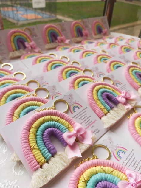 Rainbow Four Color Macrame Newborn Baby Guest Candy - Etsy Baby Shower Arcoiris Decoracion, Macrame Rainbow Diy, Crochet Giveaways, Macrame Newborn, Guest Wedding Gifts, Candy Keychain, Macrame Rainbow Keychain, Rainbow Centerpiece, Color Macrame