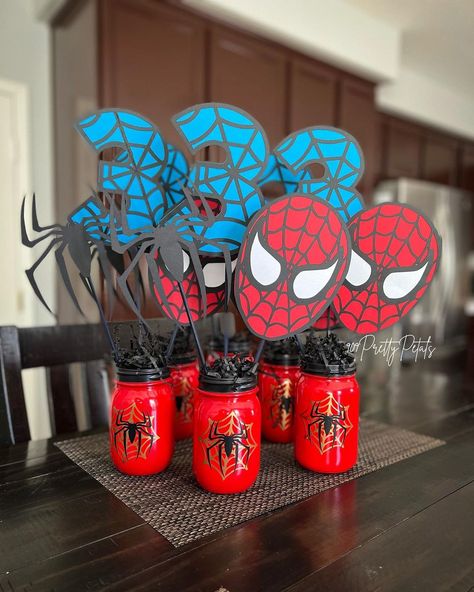 𝐅𝐥𝐨𝐰𝐞𝐫 𝐖𝐚𝐥𝐥 𝐑𝐞𝐧𝐭𝐚𝐥𝐬 & 𝐁𝐚𝐥𝐥𝐨𝐨𝐧𝐬 | 🕷🕸 Spider-Man 🕸🕷centerpieces . . . #spidermanparty #spiderman #partydecorations #partyideas #kidsbirthdayparty #papercrafting… | Instagram Spider Man Birthday Table, Miles Morales Centerpieces, Spiderman Games Birthdays, Spidey Centerpieces, Spidey Team Birthday Party, Spider Man Baby Shower Ideas, Spiderman Table Decorations, Spiderman Balloon Arch, Spiderman Party Ideas Decoration