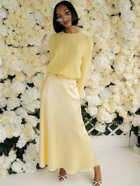 10 Outfit Ideas for a Night at the Ballet or Theatre Bright Yellow Outfit, Wimbledon Outfits, Yellow Skirt Outfits, Theatre Outfit, Urban Outfitters Style, Ralph Lauren Looks, Poppy Delevingne, Perfect Fall Outfit, Style Rules