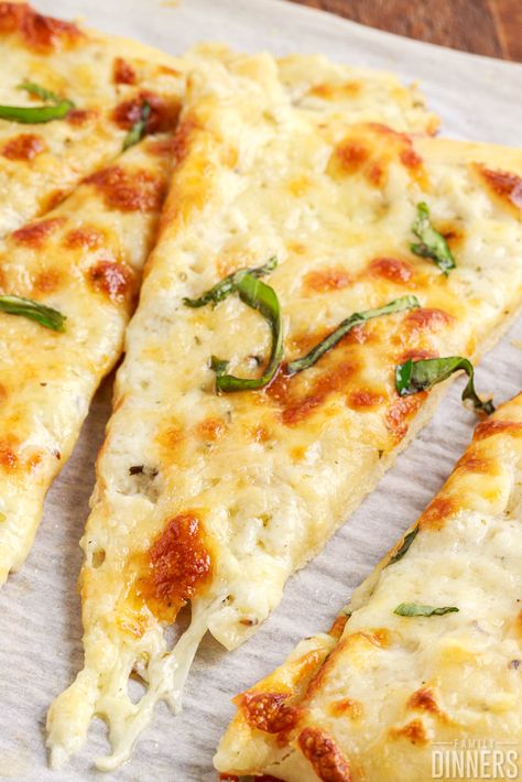 White Pie Pizza, White Pizza Recipe Without Ricotta, Pizza With No Cheese, Ranch Pizza Sauce Recipes, Sauce For White Pizza, White Naan Pizza Recipe, Dinner To Make For Family, Garlic Flatbread Pizza, Round Table Pizza Garlic Twists Recipe