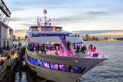 Luxury Yacht Party, Florida Party, Party Yacht, New York City Food, Nyc Nightlife, Summer In Nyc, Carnival Magic, Brunch Club, Cruise Party