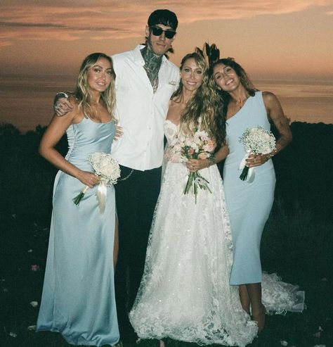 Miley Cyrus Wedding, Trace Cyrus, Tish Cyrus, Carpet Outfits, Noah Cyrus, Red Carpet Outfits, Weddings By Color, Red Carpet Looks, Miley Cyrus