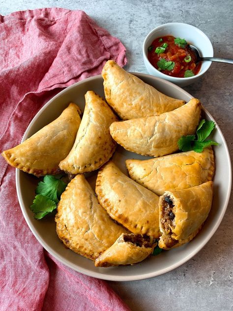 Bean Empanadas, Black Bean Empanadas, Minced Lamb, Healthy Appetizers Recipes, Potato Cubes, Cooking Oatmeal, Keto Cinnamon Rolls, Meat Appetizers, Small Potato