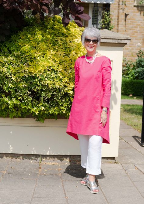 Trouser Fashion, White Linen Trousers, Linen Tunic Dress, Advice For Women, Summer Tunics, Pattern Inspiration, Ageless Style, Chic And Elegant, Style Advice