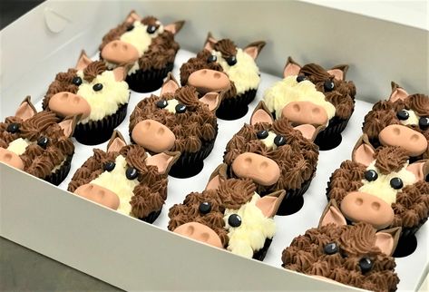 Custom horse-themed cupcakes with special piping and fondant accents. Made by Flavor Cupcakery Horse Themed Cupcakes, Horse Cupcakes Ideas, Western Cupcakes, Cupcake Animals, Horse Cupcakes, Horse Theme Birthday Party, Horse Cakes, Cow Cupcakes, Frost Cupcakes