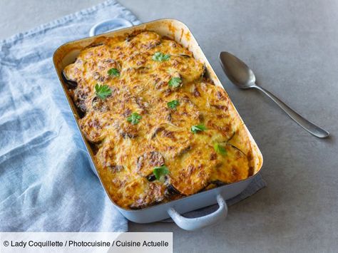 Recette Moussaka au Cookeo. Ingrédients (4 personnes) : 1 oignon, 500 g de bœuf haché, 700 g d’aubergine... - Découvrez toutes nos idées de repas et recettes sur Cuisine Actuelle Low Calorie Recipes Snacks, Breakfast Recipes Easy Quick, Mexican Dessert Recipes, Healthy Lunches For Kids, Healthy Recipes Easy Snacks, Easy Healthy Lunches, Soup Dinner, Idee Pasto Sano, Batch Cooking