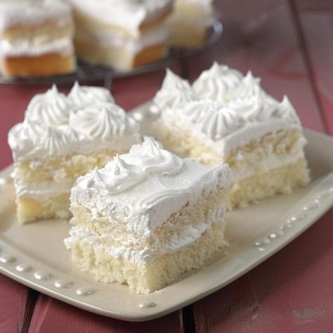 IRRESISTIBLE HEAVENLY WHITE SNACK CAKE - Recipecs White Snack Cake Recipe, White Snack Cake, Tortes Recipes Desserts, Heavenly White Snack Cake, Snack Cake Recipes 8x8, Recipes Using Cake Flour, Chocolate Cake Ideas, Snack Cake Recipe, Cream Cheese Bundt Cake