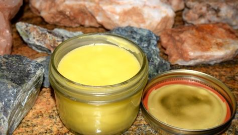 Homemade Diaper Rash Cream Homeopathic Remedies For Allergies, Rashes Remedies, Natural Antifungal, Antifungal Cream, Diy Cream, Healing Salves, Diaper Rash Cream, Rash Cream, Essential Oils Health