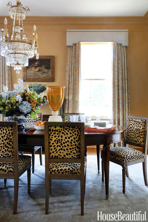 Every Room in Your House Needs a "Stiletto" Moment, Says Melissa Rufty Apricot Dining Room, Apricot Ideas, Apricot Walls, Classic Southern Home, Orange Dining Room, Formal Dining Room Sets, Orange Room, French Regency, Cornice Boards