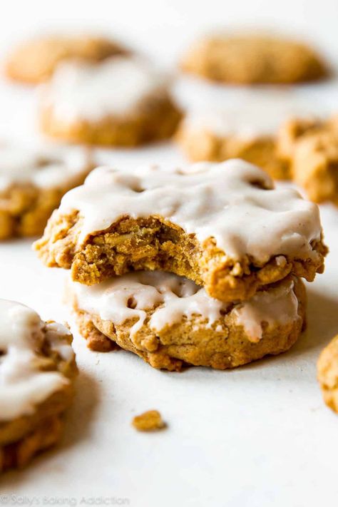 Brown Butter Pumpkin Oatmeal Cookies - Sally's Baking Addiction Foodgawker Recipes, Fall Cookie Recipes, Pumpkin Oatmeal Cookies, Frozen Cookies, Oatmeal Cookie, Pumpkin Oatmeal, Fall Cookies, Köstliche Desserts, Pumpkin Cookies