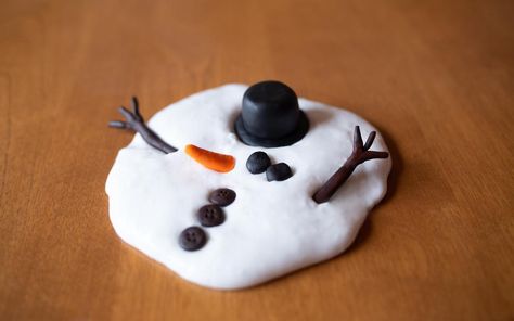 Family craft: A snowman you can melt again and again | INFORUM Polymer Christmas Ornaments Diy, Air Dry Clay Designs, Fimo Ornaments, Melting Snowman Craft, Melted Snowman Craft, Snowman Clay, Seuss Costumes, Hand Pottery, Snowman Accessories