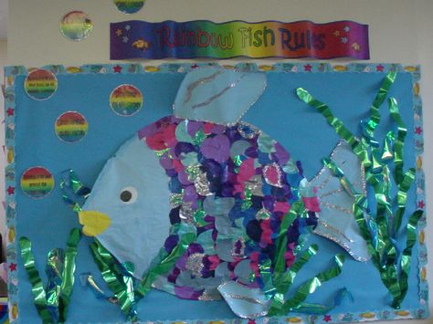 Rainbow Fish Rules classroom display photo - Photo gallery - SparkleBox Rainbow Fish Bulletin Board, Fish Bulletin Boards, Rainbow Fish Activities, Rainbow Fish Crafts, Sea Animal Crafts, Ocean Classroom, Ocean Theme Classroom, Fish Activities, School Displays