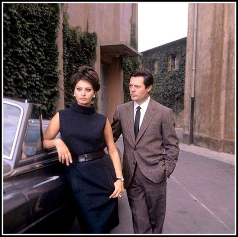 Sofia Loren Style, Sophia Loren Style, Marcello Mastroianni, Sofia Loren, Chique Outfits, Italian Actress, Classic Actresses, Business Casual Outfits For Work, Actrices Hollywood