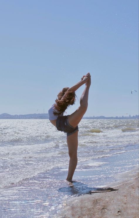 dancer: @ sterlinggg.k_ on insta ballet l pointe shoes l dance l dance pose l dance photography l ballet photography l bay area photographer l ballet pose l beach Dance Beach Photoshoot, Dance Beach Photos, Beach Dance Photos, Dance Beach Photography, Flexibility Photos, Beach Dance Photography, Outdoor Dance Photography, Dancer Leotard, Ballet Pose