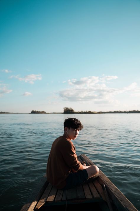 River Photoshoot Ideas Men, Landscape Photography Poses, Boat Photography Ideas, River Boat Aesthetic, Boat Photoshoot Ideas, Lake Boat Aesthetic, Boat Poses Photo Ideas, Boat Poses, Lake Poses