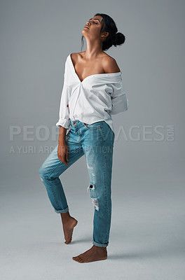 Studio shot of a beautiful young woman posing against a grey background Cool Photoshoot Ideas, Photoshoot Concepts Creative, Cool Photoshoot, Denim Photoshoot, Model Headshots, Shooting Studio, Studio Photoshoot Ideas, Pose Model, Ideas Photoshoot